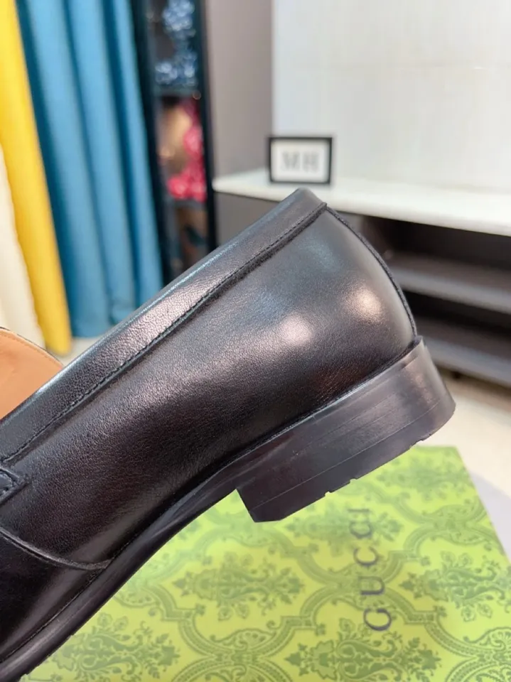 Men's shoes 💰500🌹🌹Niuli [GUCCI Gucci] A new style of formal men's leather shoes is coming~ The original quality upper is made of patent leather imported from Italy, the leather is soft and delicate, comfortable and soft first-layer cowhide lining, rubber wear-resistant outsole, the shoe shape is dignified and domineering, and the luxury charm cannot be concealed! The natural and free nouveau riche leads the trend. Code number: 38-44